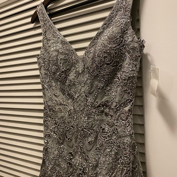 Elegant Silver Embellished Dress NWT - Picture 6 of 14